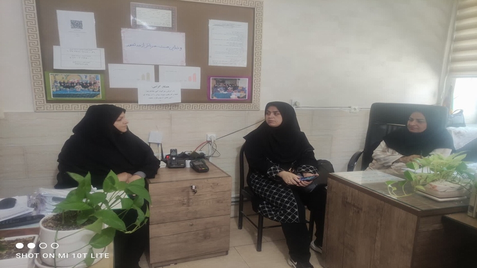 با توجه به آغاز ثبت نام دانش آموزان بازدید از مدارس برای ارجاع نوجوانان جهت معاینات غربالگری،واکسیناسیون  انجام شد و پرونده دانش آموزان گروههای هدف بررسی گردید.واحد بهداشت مدارس مرکزبهداشت شهرستان سمنان